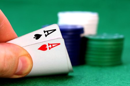 La mania del poker sempre più mobile