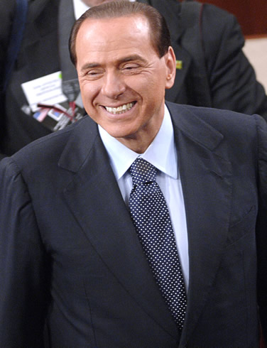 Facebook: 100.000 iscritti a Berlusconi, rispondi!