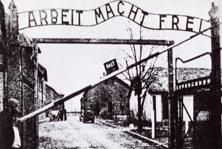 Facebook: il Museo di Auschwitz raggiunge il social network