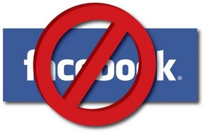 Immagine che mostra un divieto sul logo di Facebook