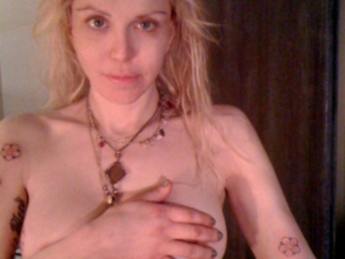 Courtney Love indiscreta su Twitter