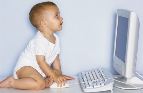 Neonato al PC