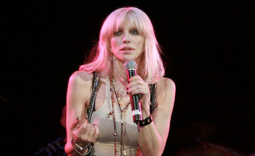 Twitter, Courtney Love denunciata per diffamazione