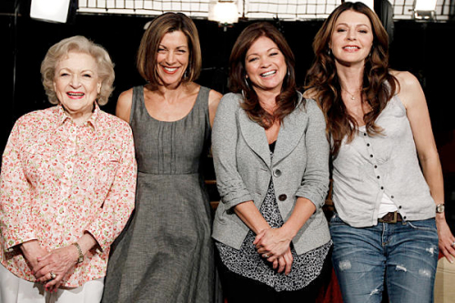 Hot in Cleveland, pagina Facebook ufficiale