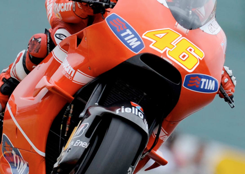 Facebook, la Ducati censura le offese contro Valentino Rossi