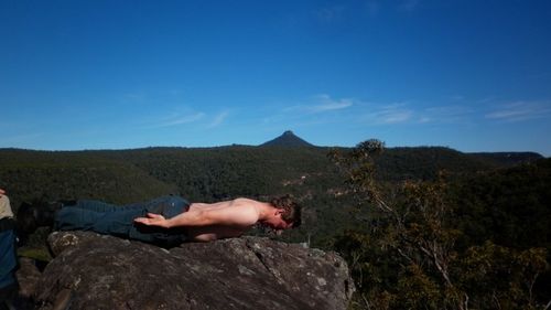 Gallery Planking, su Facebook aumentano le foto di chi gioca e rischia la vita
