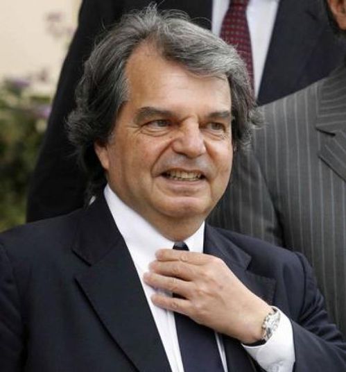 Facebook e Twitter contro Renato Brunetta