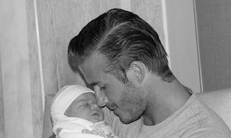David Beckham pubblica su Facebook le foto di sua figlia Harper Seven