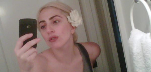 Lady Gaga senza trucco su Twitter