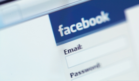 Come nascondere il cognome su Facebook