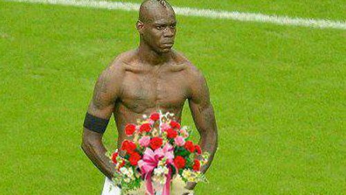 Facebook, Mario Balotelli fenomeno del momento