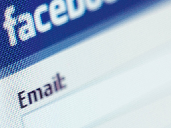 Le 4 cose da non condividere su Facebook