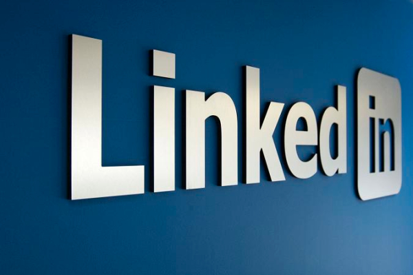 Twitter interrompe la collaborazione con LinkedIn