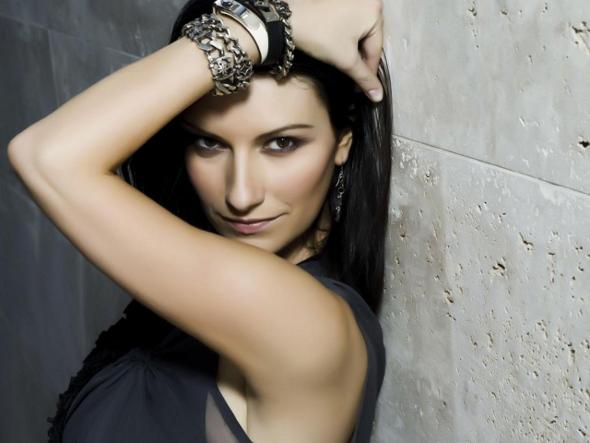 Laura Pausini incinta, l'annuncio su Facebook