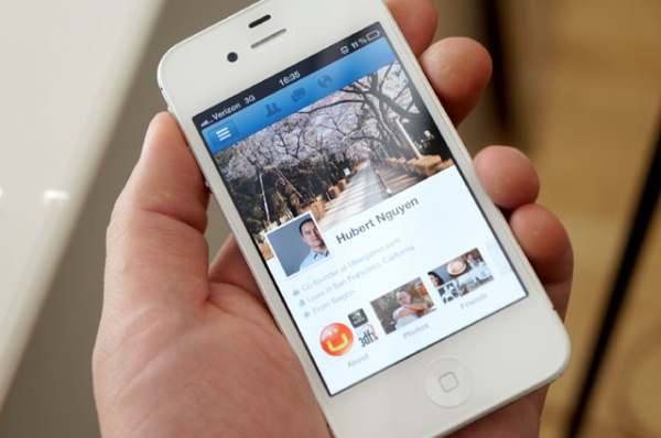 Facebook per iPhone si aggiorna alla versione 5.3