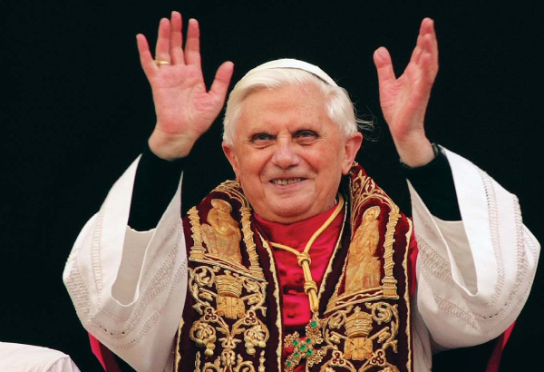 Dimissioni Papa Benedetto XVI: reazioni su Facebook e Twitter