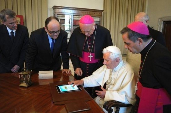 Che fine farà l'account Twitter del Papa?