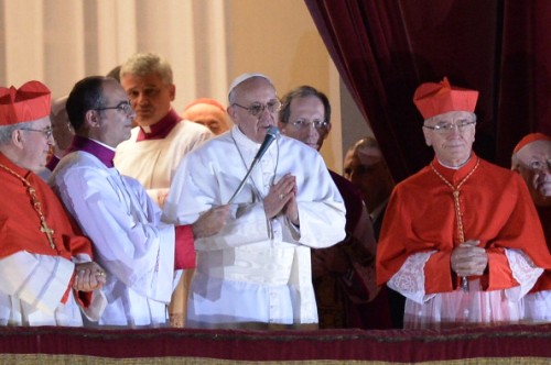 Su Twitter e Facebook gli auguri dei Vip a Papa Francesco I