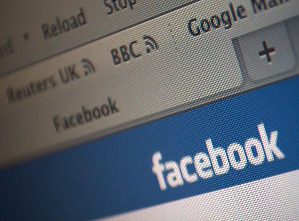 Come mostrare la data di nascita su Facebook