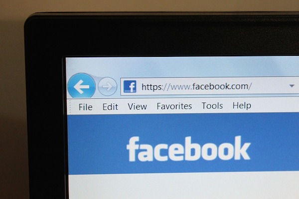 Facebook avvisa gli account sotto attacco