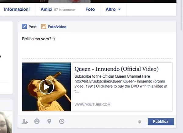 Screenshot che mostra come dedicare un video su Facebook