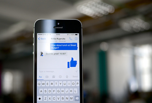 Foto che mostra Facebook Messenger in uso