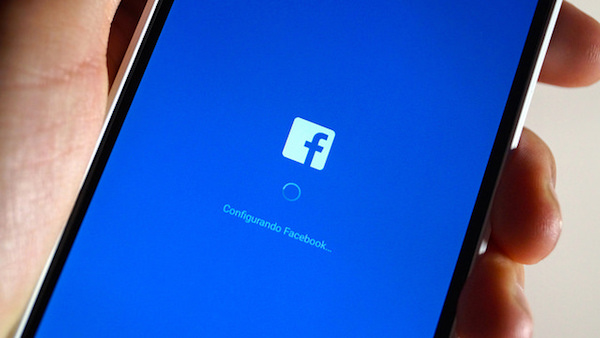 Facebook, ora è possibile inviare commenti offline