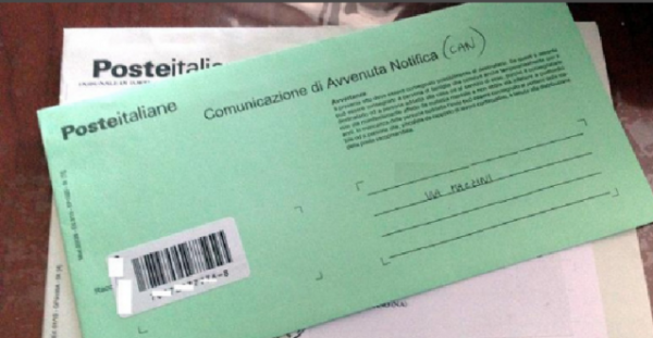 Circola la truffa della busta verde di Poste Italiane: parla la Polizia Postale